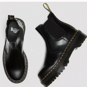 Dr Marten Chelsea boots. W7 M6